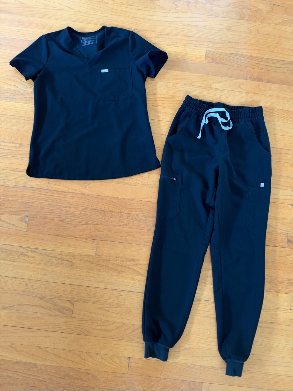 Figs Black Jogger Scrubs Small Tall w/Free Shirt